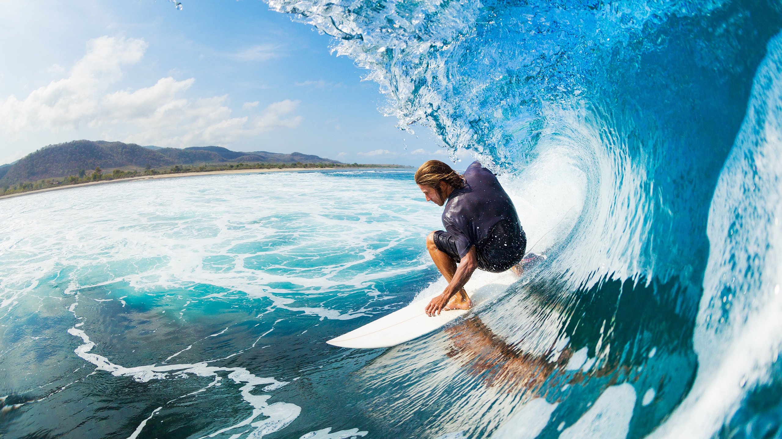 _火山脚下的探险跑:自然风光中的极限运动_,火山探险之旅