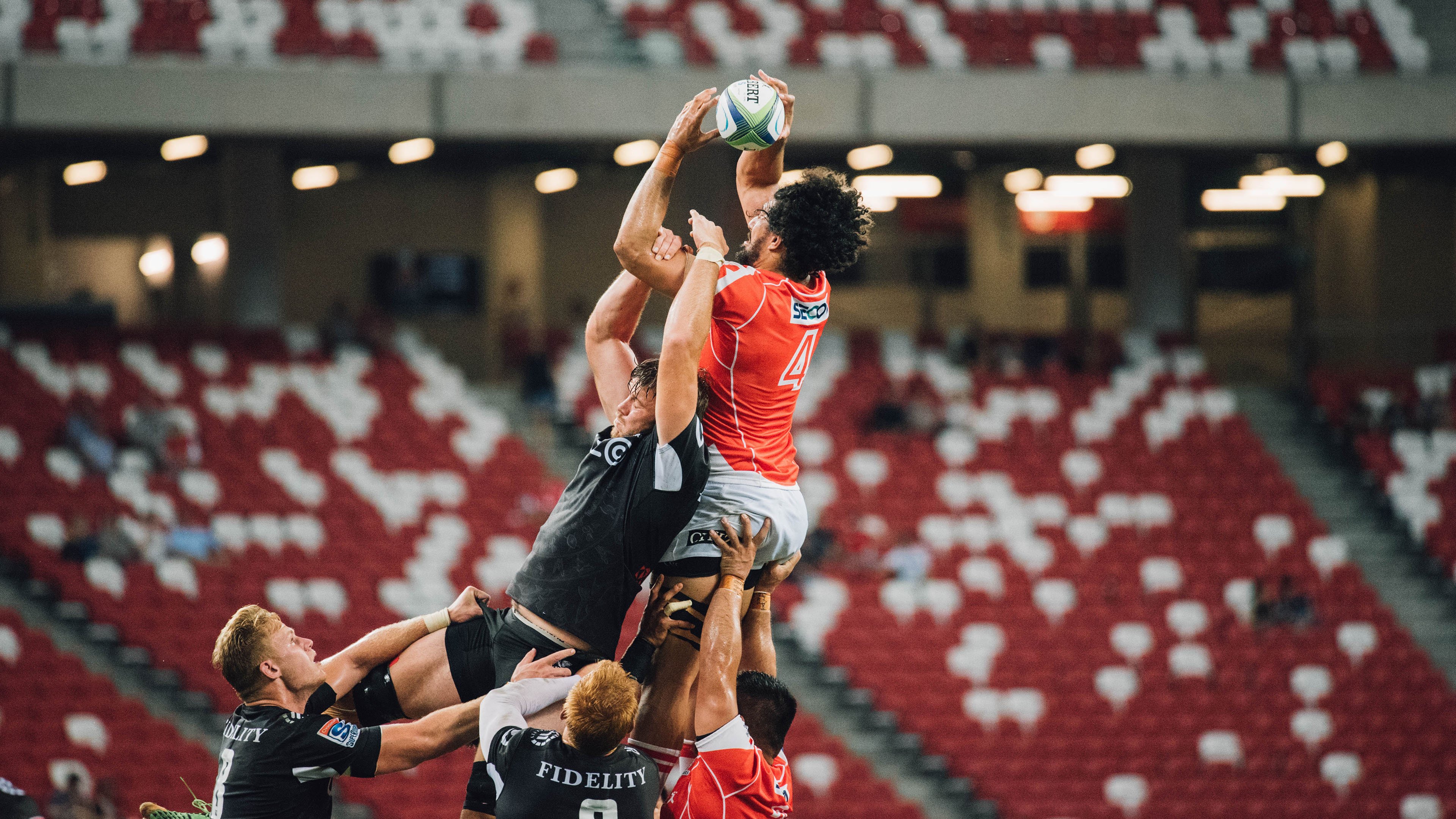_火山脚下的探险跑:自然风光中的极限运动_,火山探险之旅