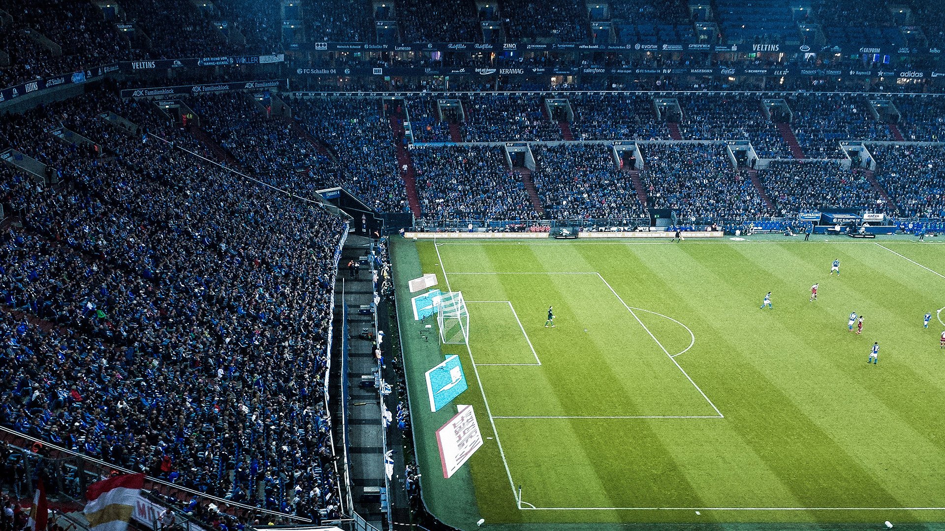 _趣味龙舟比赛：激荡江面团结协作_，龙舟表演赛