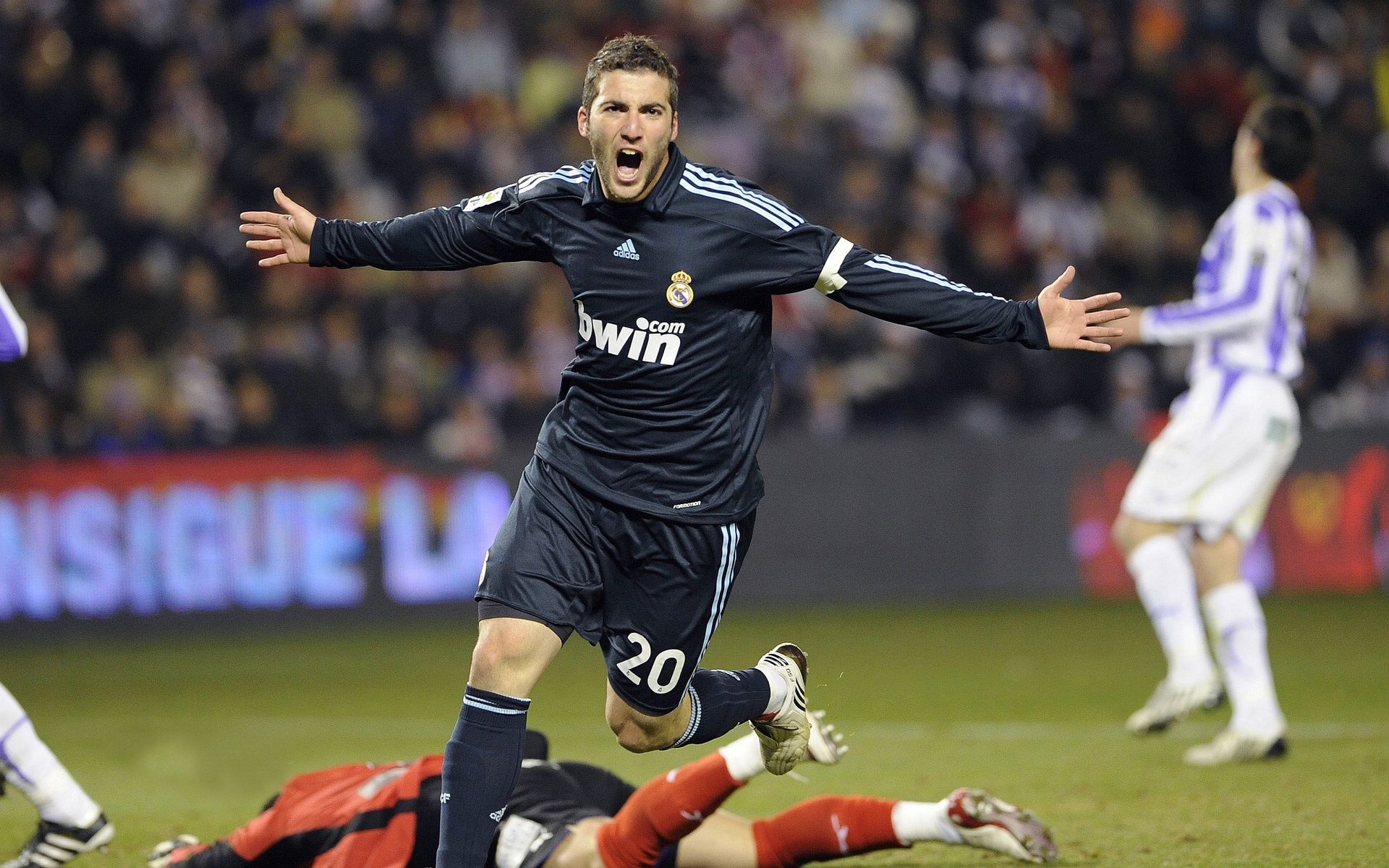 拜仁提前问鼎德甲冠军宝座，拜仁德甲冠军多少个